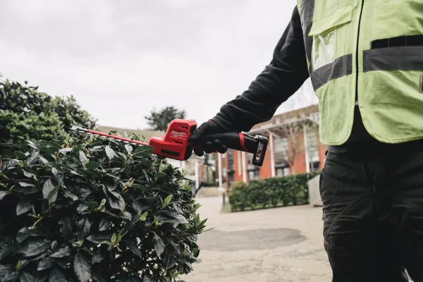 Аккумуляторный кусторез M12 FHT20-0 FUEL (без АКБ и ЗУ) Milwaukee купить в Минске