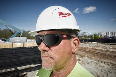 Очки защитные PREMIUM (затемненные, поляризованные) Milwaukee купить в Минске