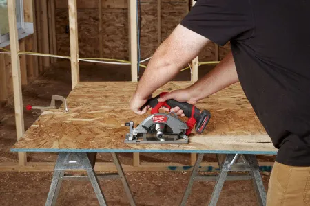 Аккумуляторная циркулярная пила M12 FCS442-502X Milwaukee купить в Минске