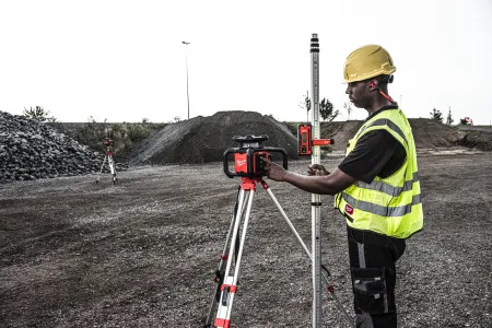 Аккумуляторный ротационный лазерный нивелир M18 RLOH600-201C Milwaukee купить в Минске