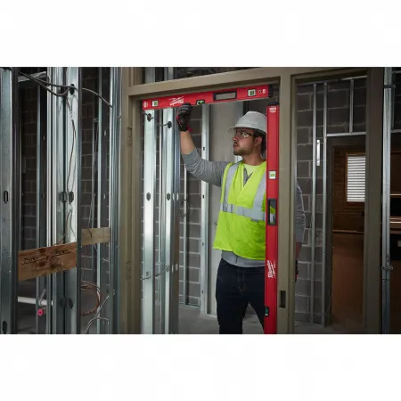 REDSTICK™ в корпусе Backbone 80 см магнитный Milwaukee купить в Минске