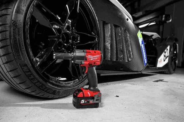 Аккумуляторный среднемоментный ударный гайковерт с фиксацией пином M18 FMTIW2P12-502X FUEL (1/2") Milwaukee купить в Минске