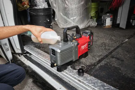 Аккумуляторный вакуумный насос M18FVP5-801 5CFM Milwaukee купить в Минске