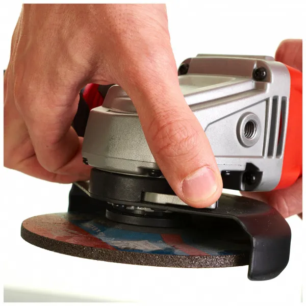 1250 Вт Углошлифовальная машина с AVS и лопаточным выключателем AGV 13 XSPDE Milwaukee купить в Минске