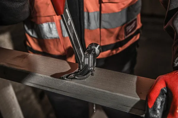 Молоток стальной с прямым гвоздодером 20 унций/570 грамм Milwaukee купить в Минске