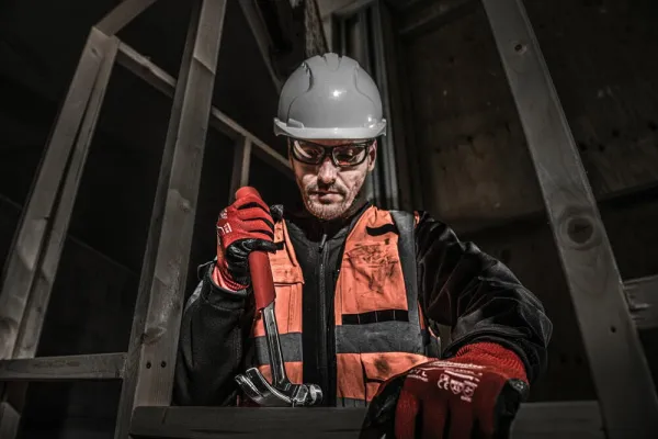 Молоток стальной с прямым гвоздодером 20 унций/570 грамм Milwaukee купить в Минске