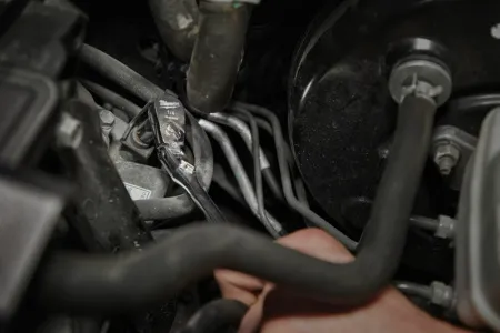 Трещотка шарнирная удлиненная со шпинделем 1/4" - 229 мм Milwaukee купить в Минске