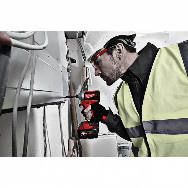 M18™ Компактный импульсный винтоверт M18 CBLID-402C Milwaukee купить в Минске