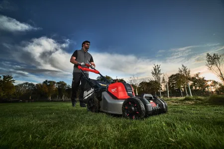 Аккумуляторная газонокосилка M18 F2LM46-802 FUEL Milwaukee купить в Минске