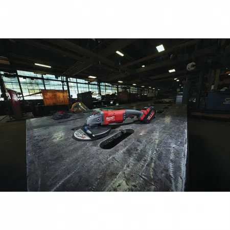 M18 FUEL™ 230 мм большая углошлифовальная машина с лопаточным выключателем M18 FLAG230XPDB-0 Milwaukee купить в Минске