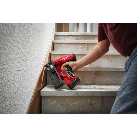 M18 FUEL™ 16 GA угловой отделочный нейлер M18 FN16GA-202X Milwaukee купить в Минске