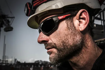 Очки защитные затемненные Milwaukee купить в Минске