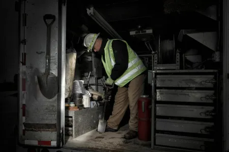 Налобный фонарь на батарейках ISHL-LED Milwaukee купить в Минске