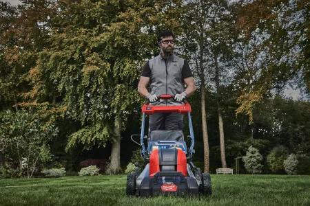 Аккумуляторная газонокосилка M18 F2LM46-802 FUEL Milwaukee купить в Минске