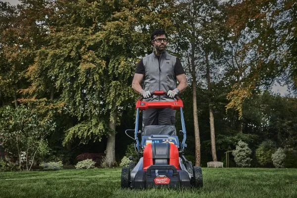 Аккумуляторная газонокосилка M18 F2LM46-0 FUEL (без АКБ и ЗУ) Milwaukee купить в Минске