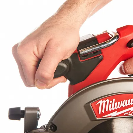 М18 FUEL™ 55 мм циркулярная пила по дереву и пластику M18 CCS55-502X Milwaukee купить в Минске