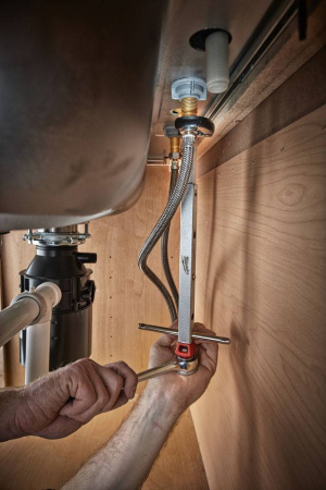 Ключ для гибкой подводки Milwaukee купить в Минске