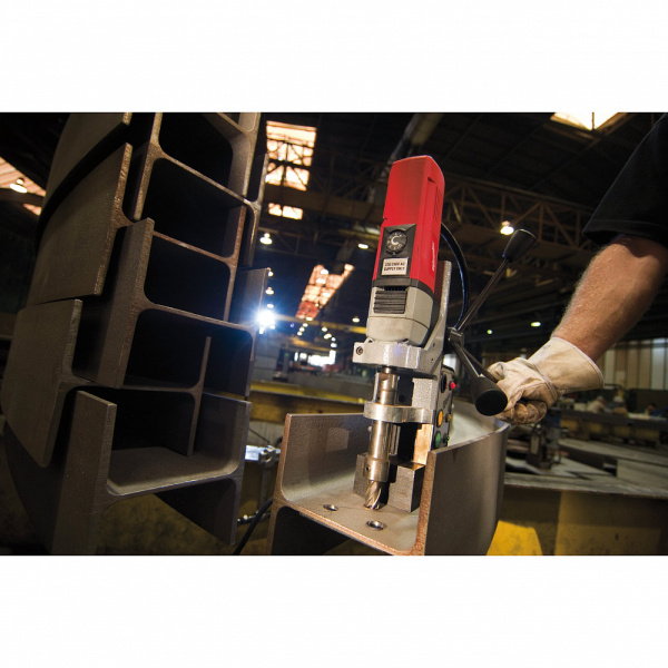 Дрель на магнитной станине MDE 42 Milwaukee купить в Минске Дрель на магнитной станине MDE 42 Milwaukee купить в Минске