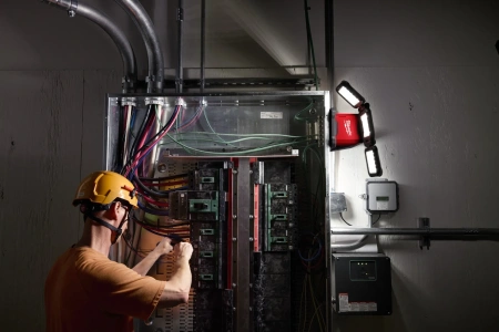 Аккумуляторный многонаправленный фонарь M18 MDTL-0 Milwaukee купить в Минске