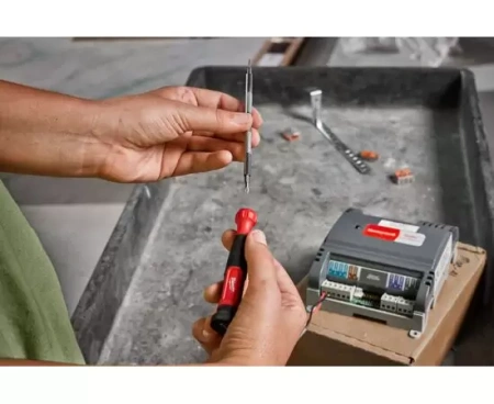 Отвертка для точной механики 4 IN 1 PRECISION MULTI-BIT SCREWDRIVER Milwaukee купить в Минске