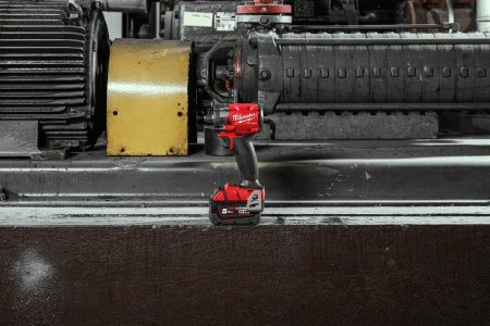 Аккумуляторный компактный ударный гайковерт с фиксацией фрикционным кольцом M18 FIW2F12-0X FUEL (1/2") Milwaukee купить в Минске