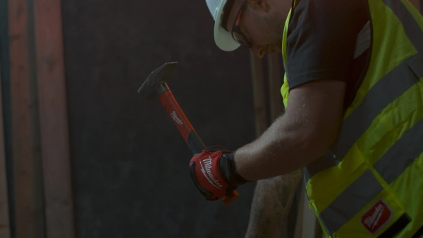 Молоток инженерный с рукояткой из стекловолокна 1000 грамм Milwaukee купить в Минске