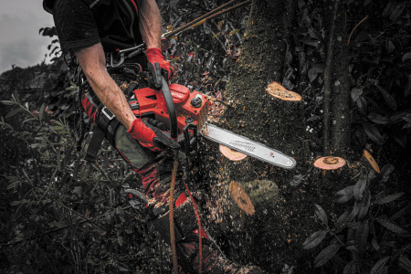 Аккумуляторная цепная пила с верхней рукояткой 35 см M18 FTHCHS35-0 (без АКБ и ЗУ) Milwaukee купить в Минске