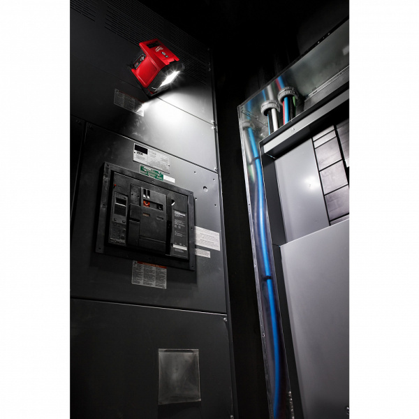 M18™ фонарь с шарнирным световым блоком M18 PAL Milwaukee купить в Минске