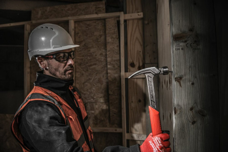 Молоток стальной с прямым гвоздодером 20 унций/570 грамм Milwaukee купить в Минске