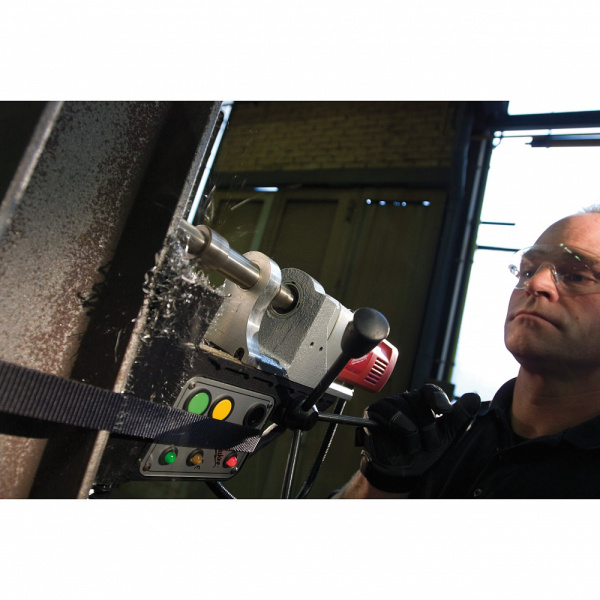 Дрель на магнитной станине MDE 42 Milwaukee купить в Минске Дрель на магнитной станине MDE 42 Milwaukee купить в Минске