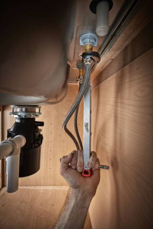 Ключ для гибкой подводки Milwaukee купить в Минске