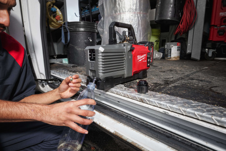 Аккумуляторный вакуумный насос M18FVP5-0 5CFM Milwaukee купить в Минске