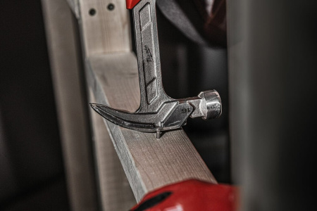 Молоток стальной с прямым гвоздодером 20 унций/570 грамм Milwaukee купить в Минске