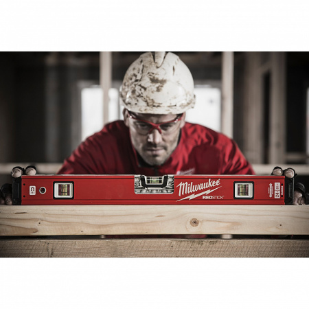 REDSTICK™ в корпусе Backbone 200 см магнитный Milwaukee купить в Минске REDSTICK™ в корпусе Backbone 200 см магнитный Milwaukee купить в Минске