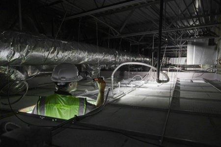 Налобный фонарь заряжаемый через USB L4 TMLED-201 Milwaukee купить в Минске