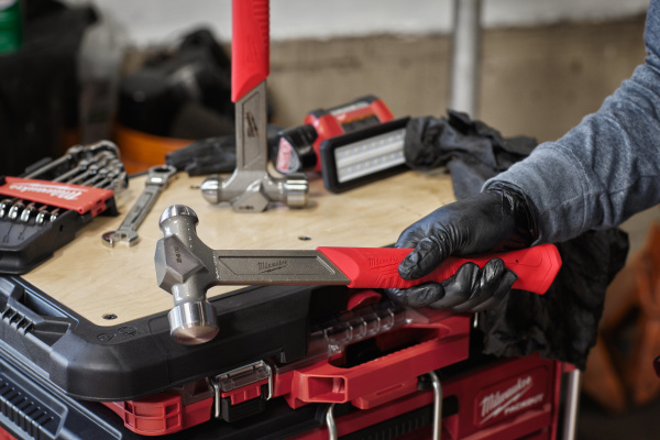 Стальной молоток с шаровидным бойком 680 g Ball Peen Hammer Milwaukee купить в Минске