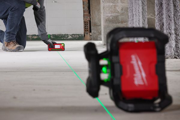 Аккумуляторный ротационный лазерный нивелир M18 RLOHVG300-501C Milwaukee купить в Минске