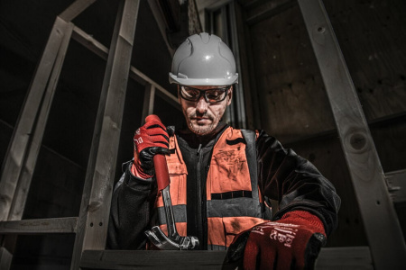 Молоток стальной с прямым гвоздодером 20 унций/570 грамм Milwaukee купить в Минске