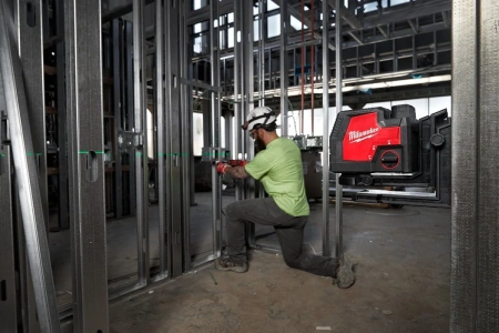 Нивелир лазерный линейно-точечный L4 CLLP-301C Milwaukee купить в Минске