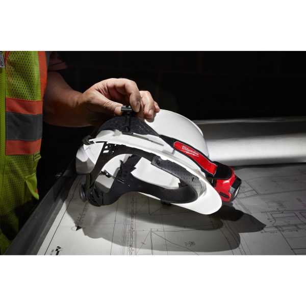 Фонарь аккумуляторный заряжаемый через USB L4 HL-301 Milwaukee купить в Минске