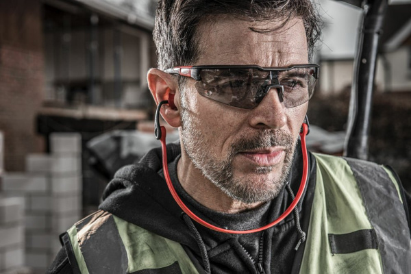 Очки с защитой от царапин и запотевания серые Milwaukee купить в Минске