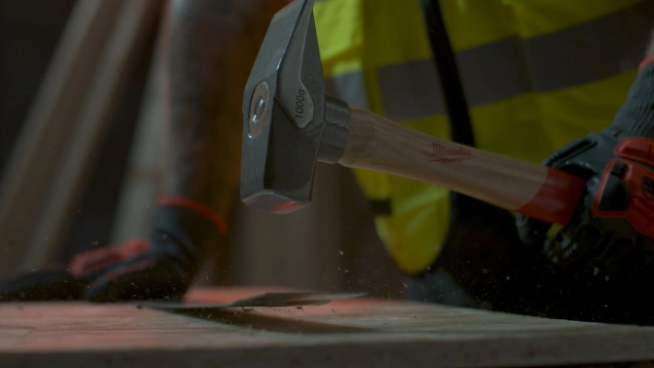 Молоток инженерный с рукояткой из гикори 1000 грамм Milwaukee купить в Минске