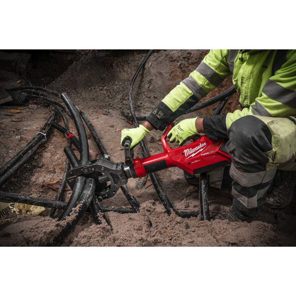 Аккумуляторный гидравлический инструмент для резки кабеля M18 HSFC125R -802C Milwaukee купить в Минске