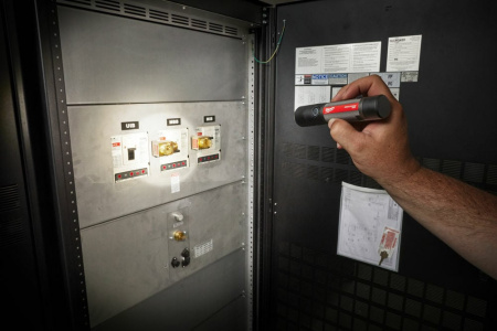 Фонарь 800 лм, заряжаемый через USB L4 FMLED-201 Milwaukee купить в Минске Фонарь 800 лм, заряжаемый через USB L4 FMLED-201 Milwaukee купить в Минске